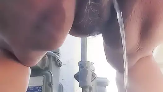 Tüylü Amcıklı Olgun kadın Halka Açık Bir Ortamda İşemek Zorunda Kaldı
