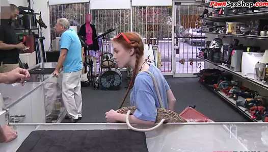 petite redhead büyük yarrak ve fena attırmashot sakso yapar