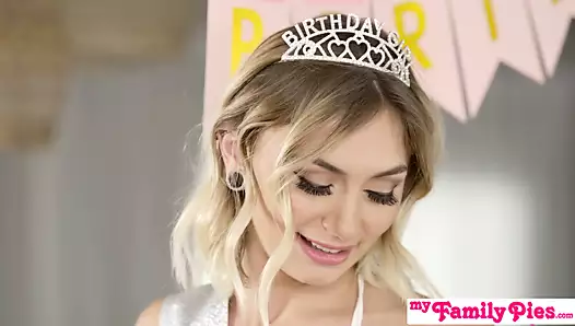 Üvey Kız Kardeşim Şansın Olsaydı Eminim Beni Sikerdin Diyor