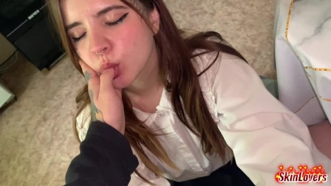 Üvey Kız Kardeşim okulu astı ve ailesine söylemeyeyim diye onu sikmeme izin verdi