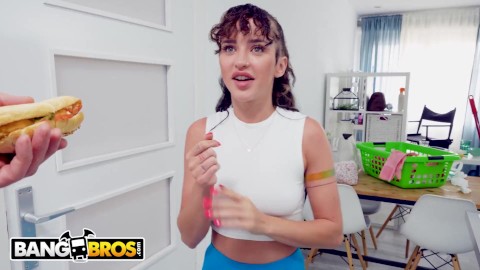 BANGBROS - yaramaz Hizmetçim GeishaKyd Şişman bahşiş için Ekstra Mil Gidiyor