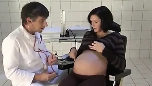 Hamile alman milf gayrimeşru çocuğunu doktora yamamak için plan yapıyor