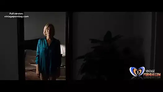 olgun üvey anne arkadan sert sikilmek istiyor
