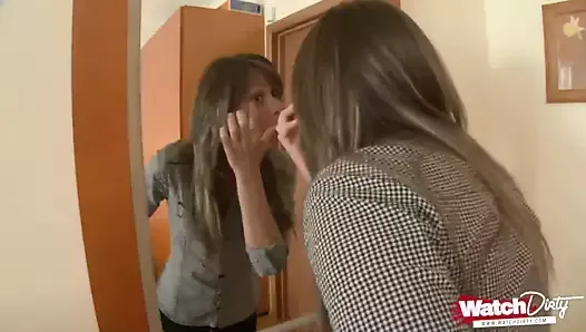 genç mega attırmashot için ona sikişing seksi amcık