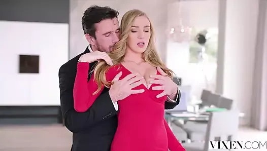 vixen kendra sunderland patronu ile sexecutive toplantısı var