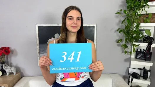 çek amatör lucka profesyonel bir model olmak istiyor