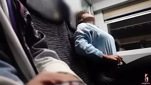 italyan kız trende bana elle sakso veriyor
