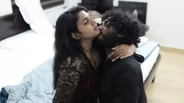sharun raj ile vaishnavy ateşli seksi siyah net ve kırmızı bikkini seks, bikkini mallu çift ateşli seks, net mallu çift göt yalamak