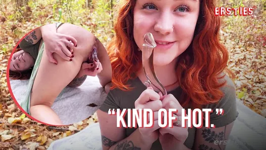 Ersties - Sevimli Amerikalı Kız Sonbahar açık havada bir Cam dildo ile Oynuyor