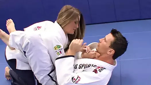 Bizim alıştırma benim amcık sert bir sikişiyor ile biter