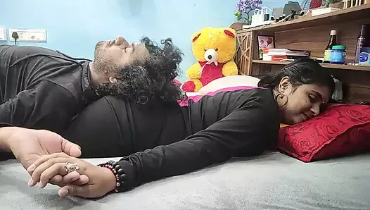 Seks ile Vaishnavy ve Sharun Raj ateşli romantizm, Liplock ve seks, Mallu ateşli çift sikiş, Yatak odası ateşli romantik seks