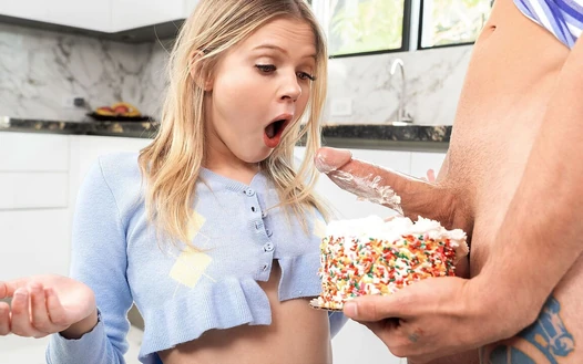 Stepbro Büyük penis Coco Lovelock ıslak amcık için pastadan daha iyidir