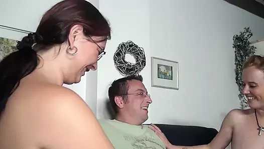 Alman Ev Hanımı en iyi arkadaşının kocasını becermesine izin Verir Ve Sonra Eyleme Katılır