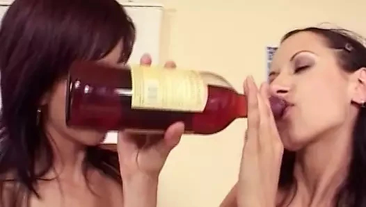 Şaşırtıcı Alman sluts paylaşım büyük dildo içinde lezbo sahne