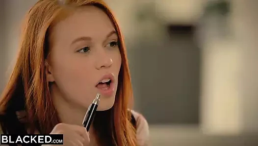 Karartılmış ilk büyük siyah yarrak için genç Dolly küçük