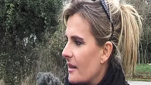 Büyük memeli Fransız kaşar ateşli DP üçlü sahiptir
