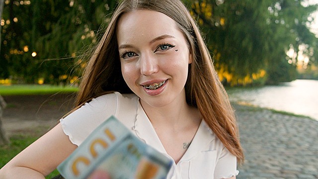 Para karşılığında evet! 18 yaşında yabancı bir kızla seks satın aldım.