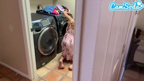 Çamaşır Yıkayan Sarışın Üvey Kardeşime Arkadan Destek Verdim - Hime Marie