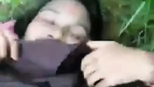 desi gf ormanda seks yapıyor