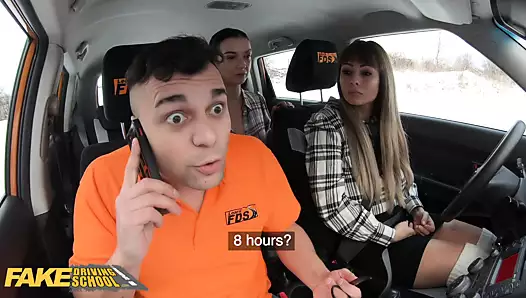 büyük memeli sahte sürücü kursu – arka koltukta üçlü
