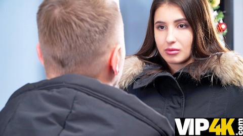 DEBT4k. Monica ıslak şapka unerwarteten Seks mit dem hartnäckigen Schuldeneıntreiber