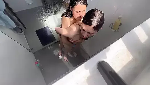 en iyi arkadaşımın lezbiyen karısıyla banyo yapmayı seviyorum