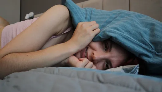 şehvetli üvey kızım kıçından bir penis ve saldırı almak için karım gibi davrandı