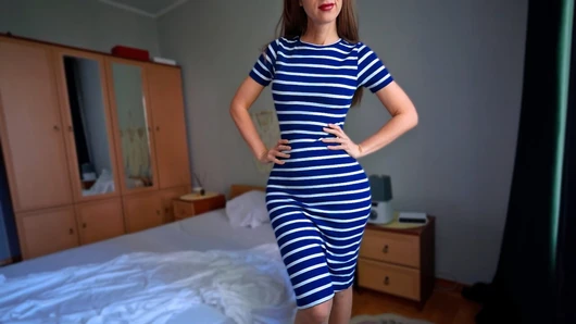 Sıska üvey anne accidentally orgazm süre helping Stepson boşalmak içinde ona külot