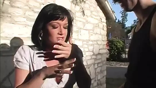 Ünlü porno MİLF emiyor çük içinde the gloryhole eylem