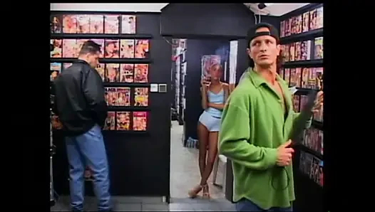Yanmakta Olan Çıplak Kadın Vol.1 (Uzun Metrajlı Film)