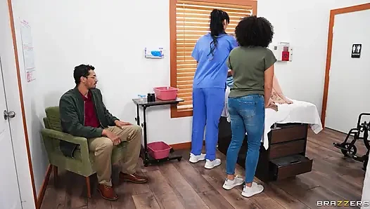 Sinatra Monroe, Ariana Starr ve Brazzers'ın En İyi Hastane Ziyareti