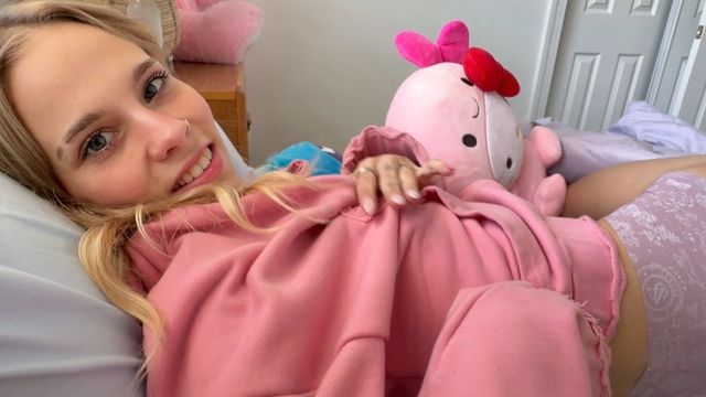 Minnak üvey kızına gerçek yarrağın tadını gösteren baba